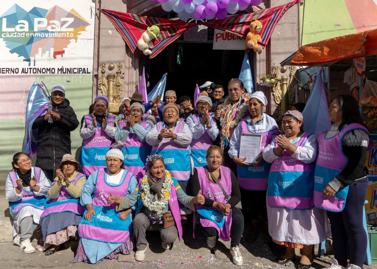 CAMINATAS, ENCUENTROS CON CHOFERES, CASERITAS DE MERCADOS, VECINOS, MARCAN AGENDA PARA SEGUIR RECOGIENDO NECESIDADES