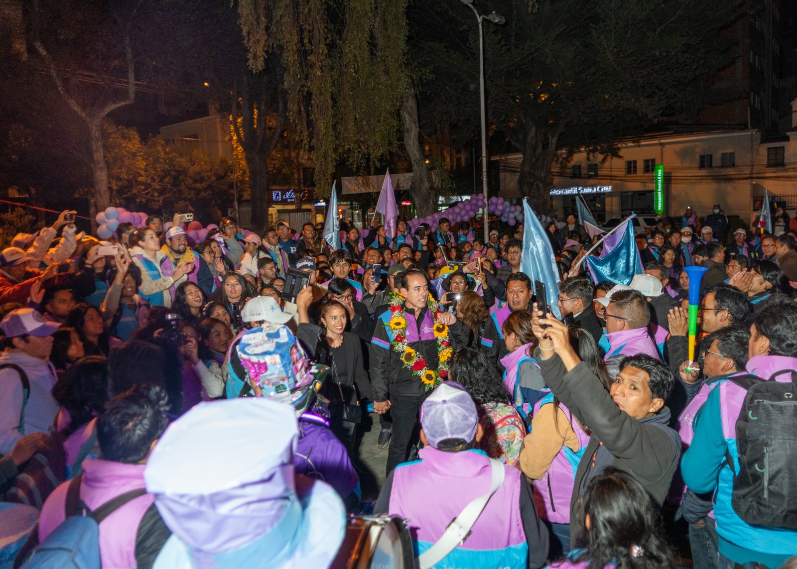 DOCKWEILER PRESENTA PROPUESTAS SERIAS PARA LA PAZ EN DEBATE MIENTRAS OTROS SE DEDICARON A LA CONFRONTACIÓN