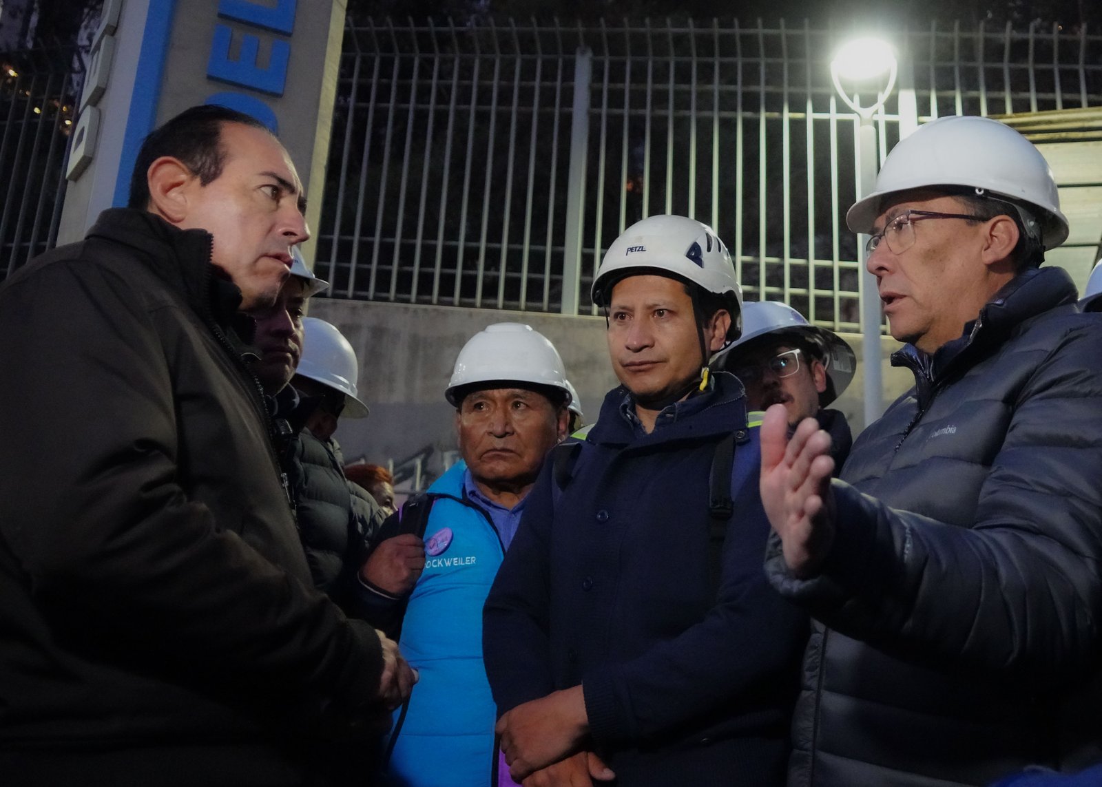 DOCKWEILER ADVIERTE QUE LA MEZCLA DE MATERIALES EN LA AV. DEL POETA CONVIERTE LA VÍA EN UNA "PISTA DE PATINAJE"